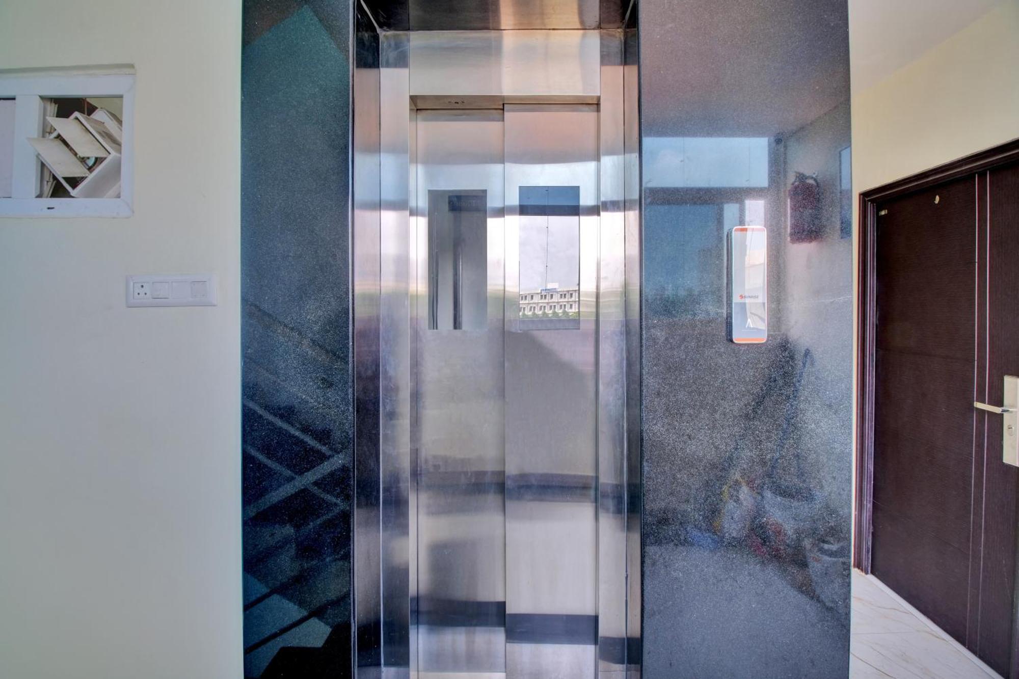 Collection O Hotel Mango Tree Khammam Екстер'єр фото